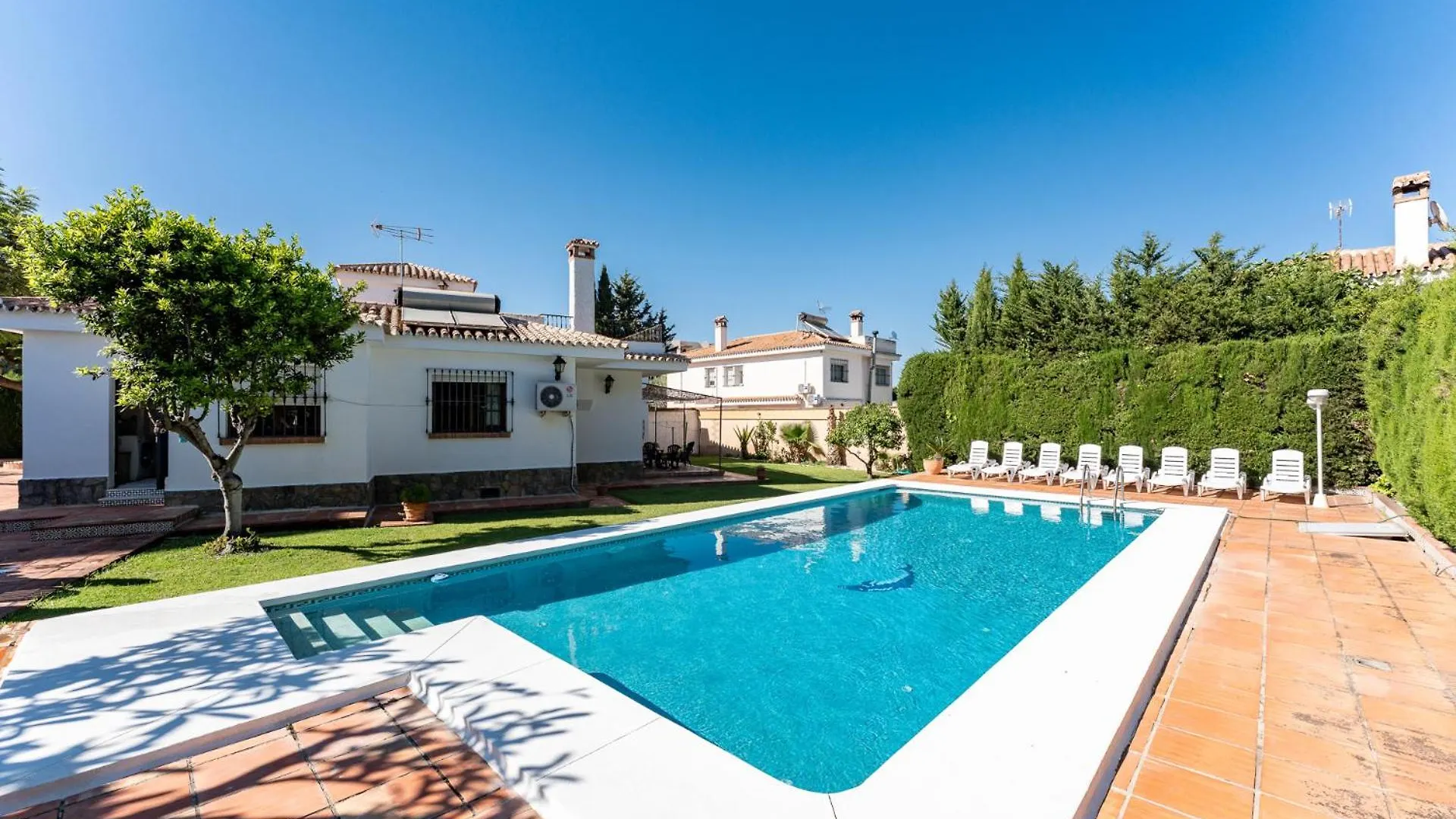 Villa con piscina en Churriana Malaga