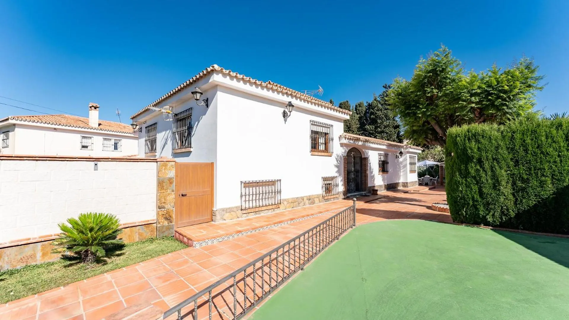 Villa con piscina en Churriana Malaga