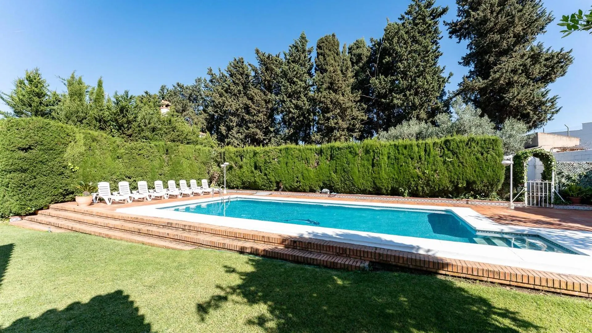 Villa con piscina en Churriana Malaga 0*,