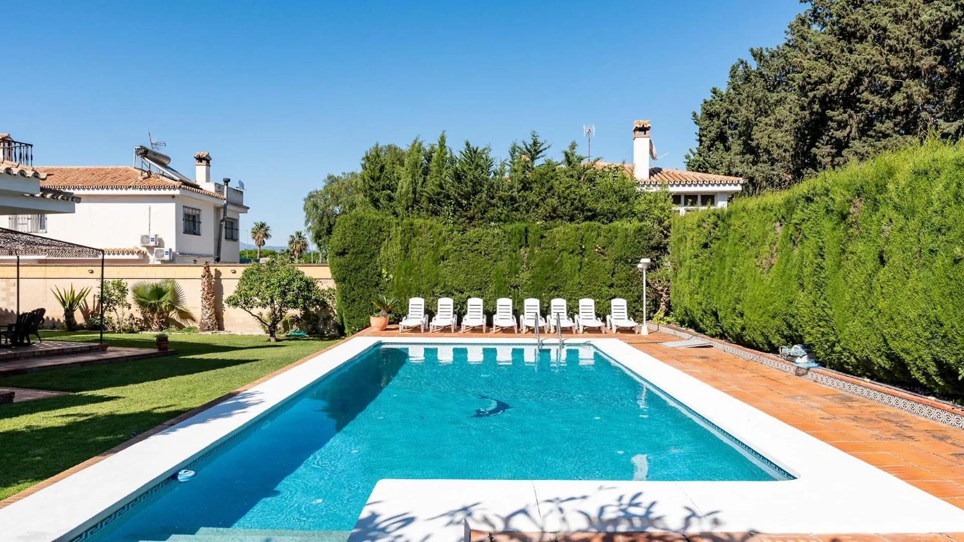 Villa con piscina en Churriana Malaga 0*,